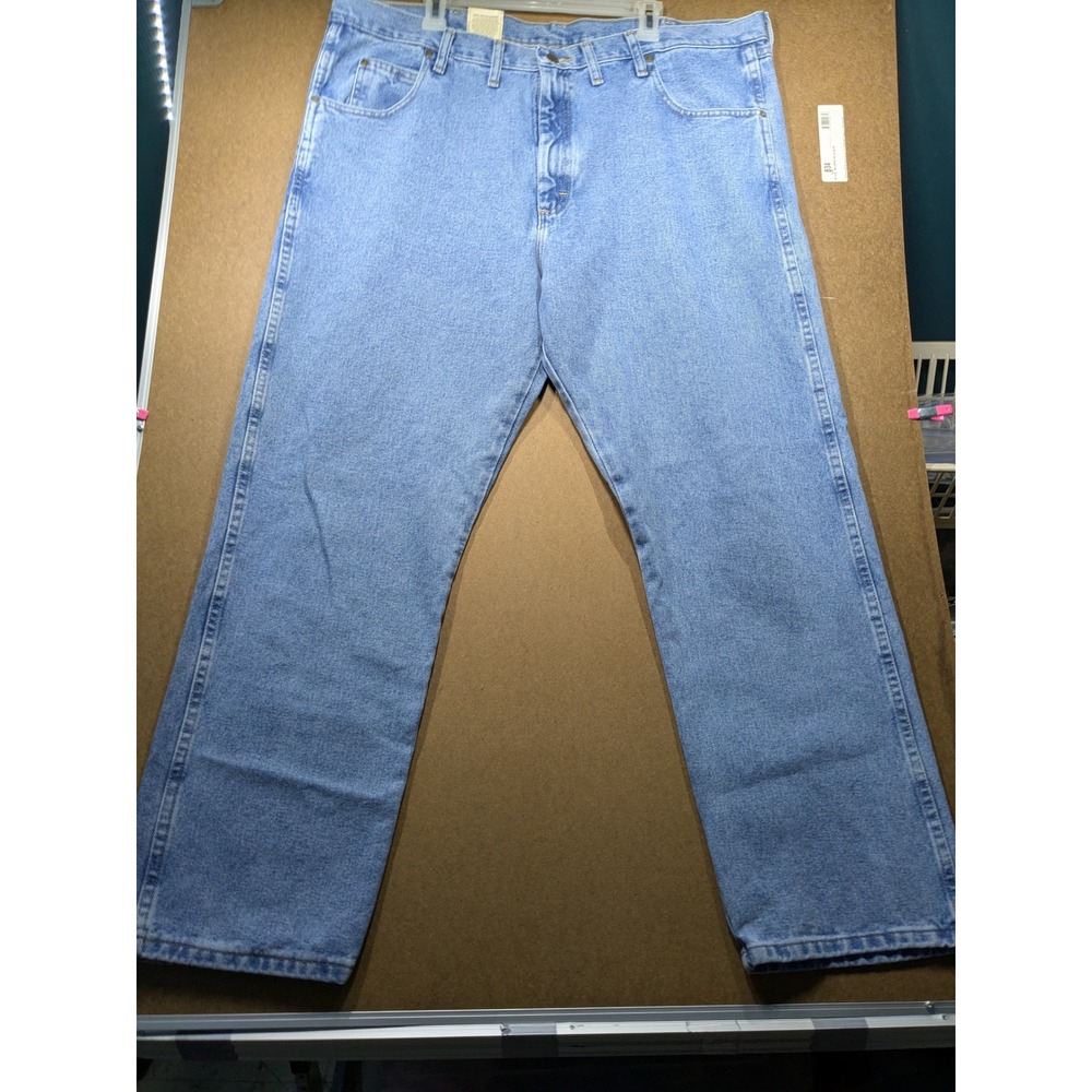 Wrangler Rugged Wear Mens Relaxed Fit Jeans 44x30 Light Wash Blue 35001VI NWT